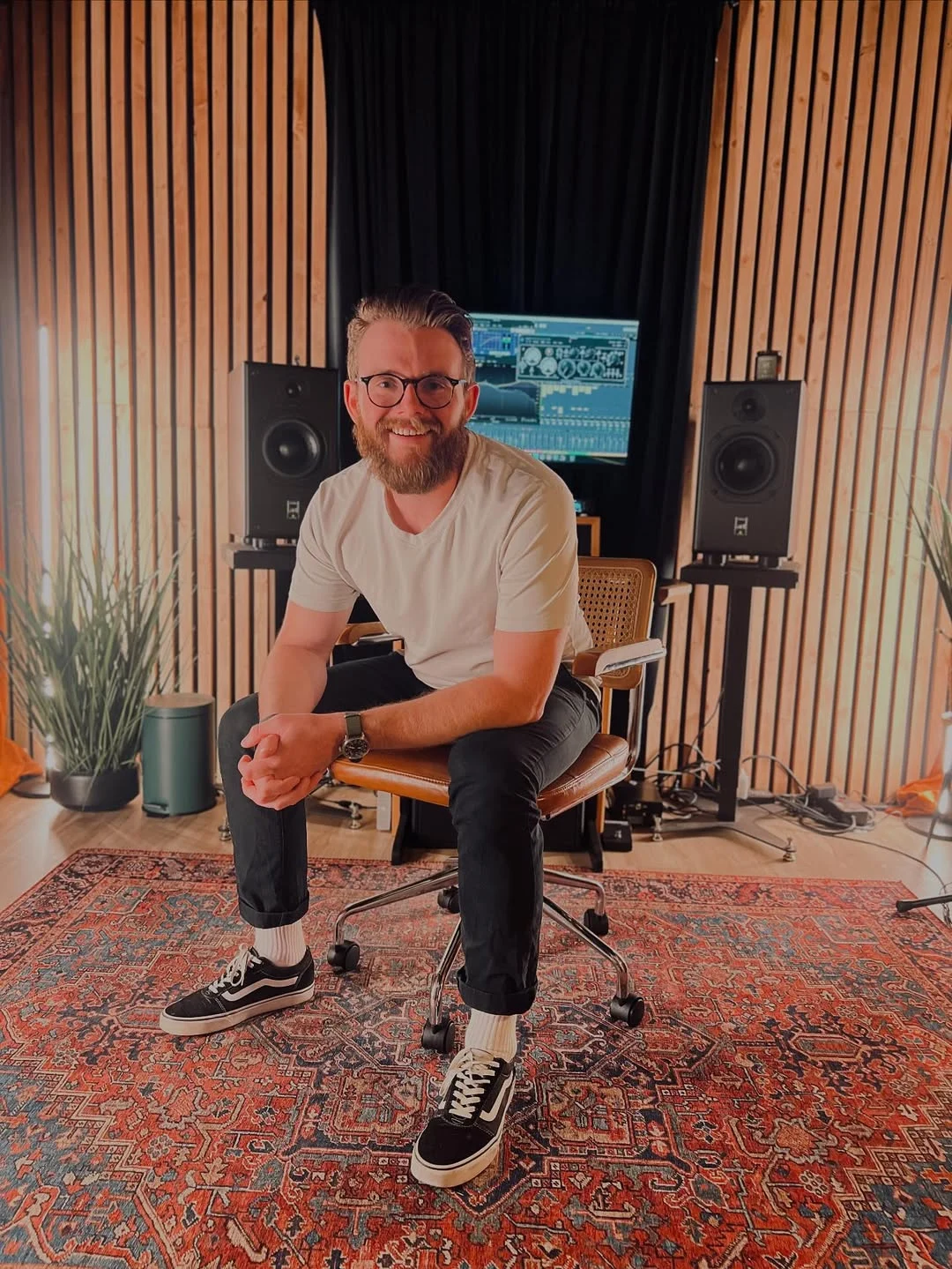 DAVID KEY in a music studio